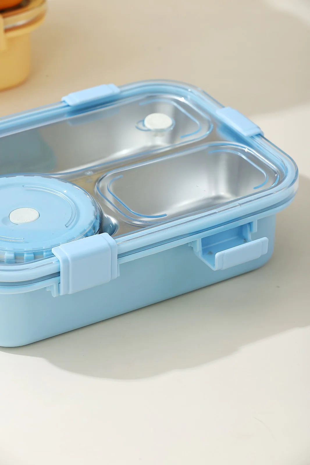 Lunch box with 4 compartment