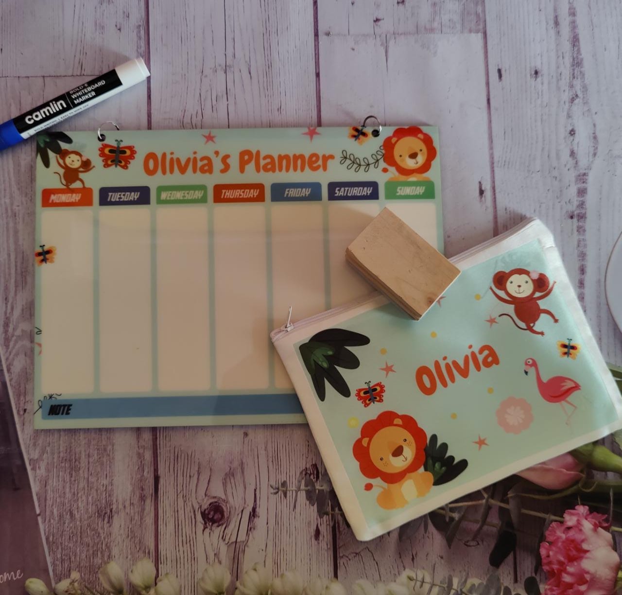 Persoanlised planner with a pouch (Prepaid only)