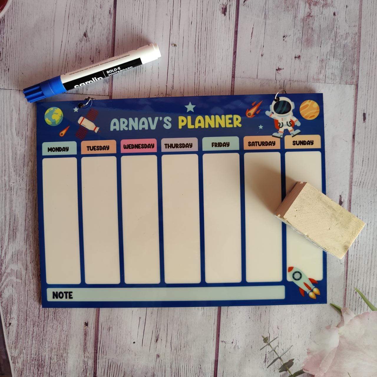 Persoanlised planner with a pouch (Prepaid only)