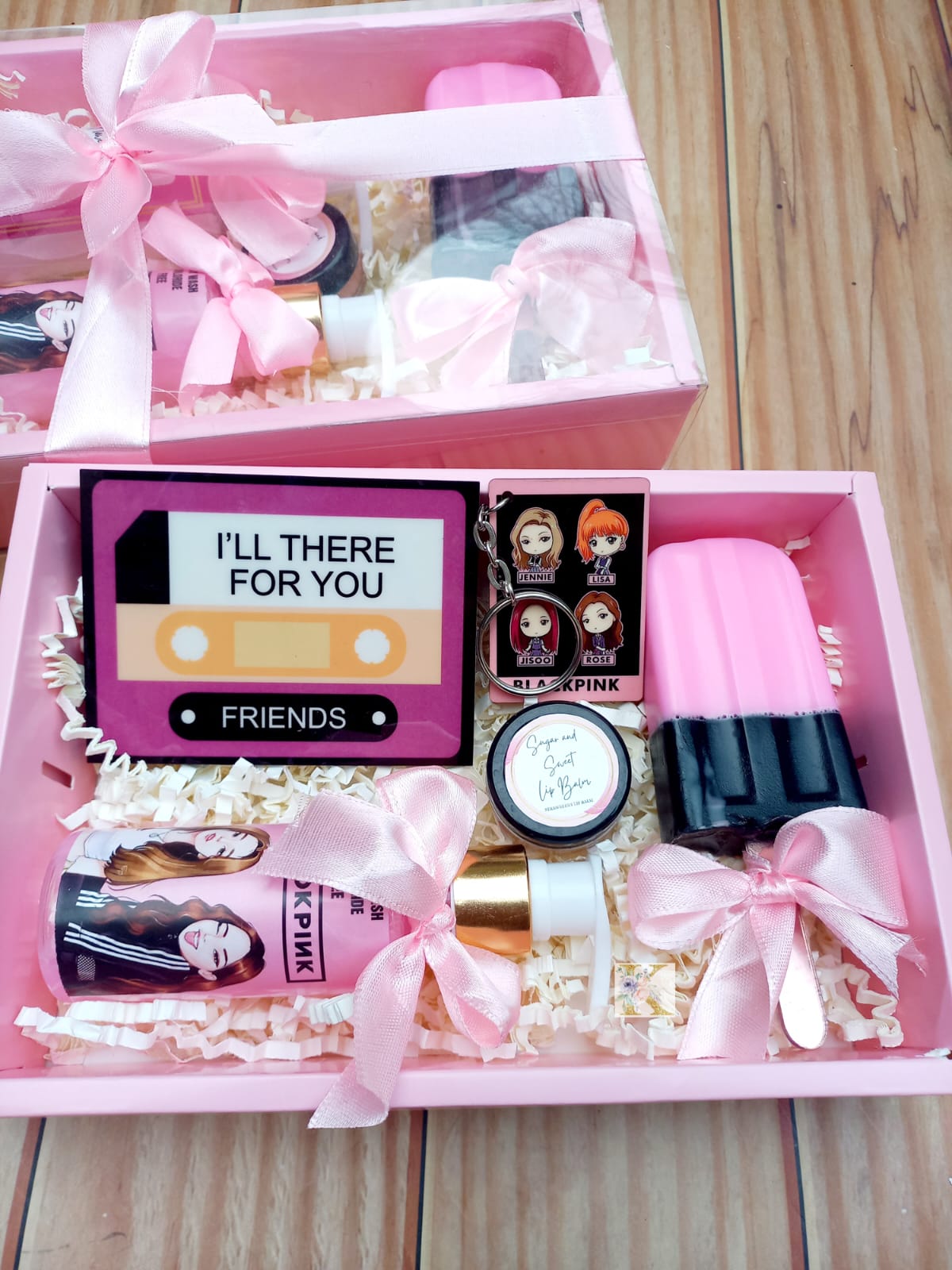 Black pink hamper