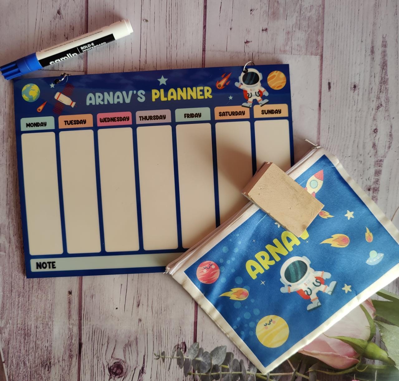 Persoanlised planner with a pouch (Prepaid only)