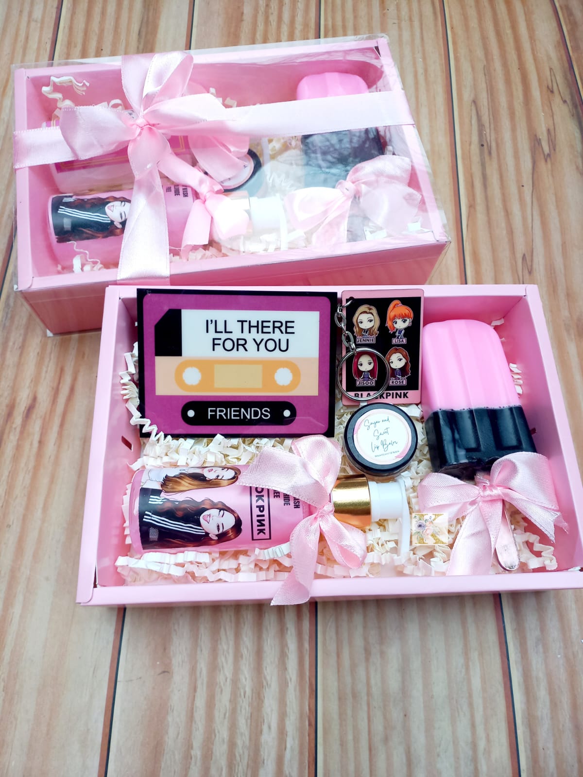 Black pink hamper